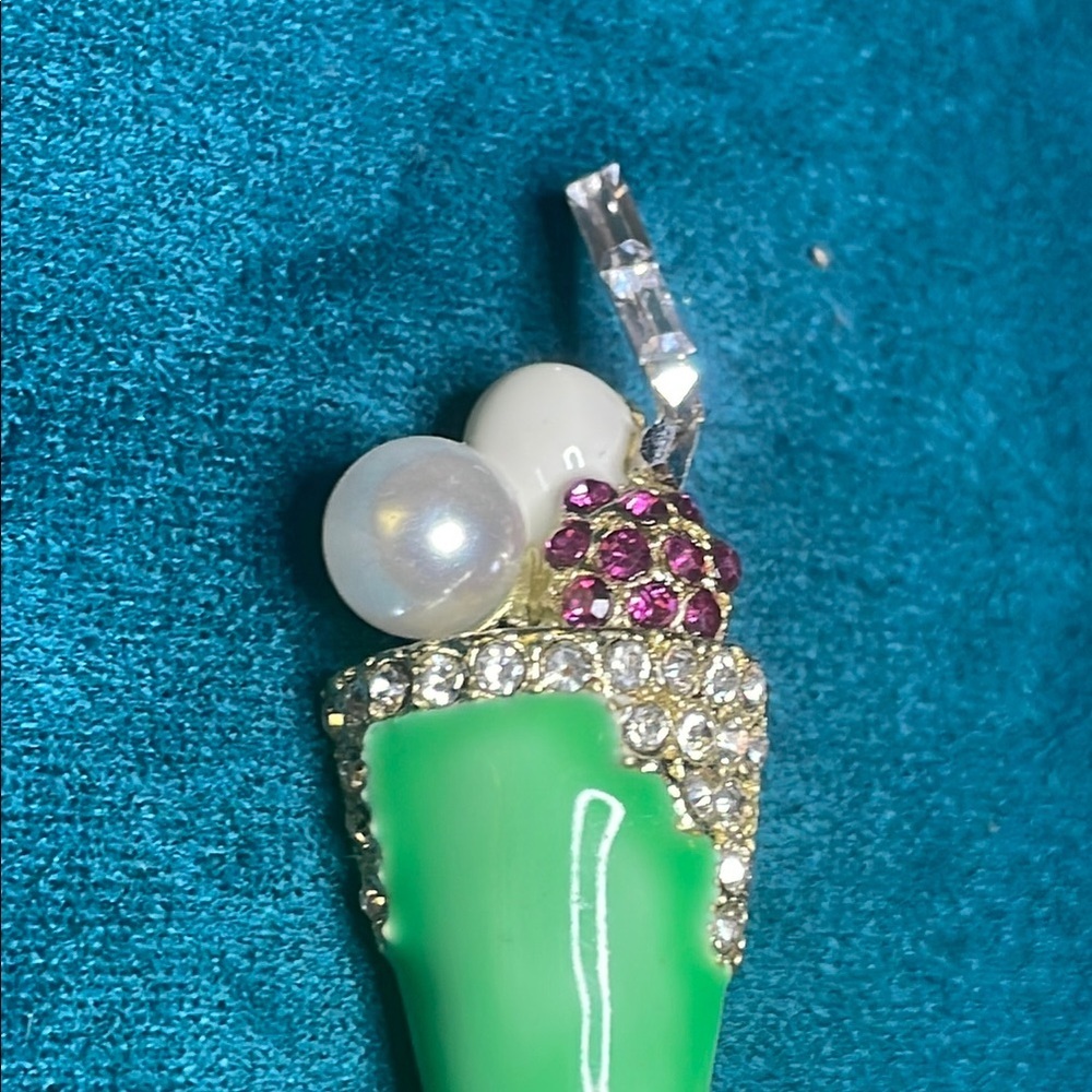 Elegant Green Milkshake Brooch - Picture 2 of 6